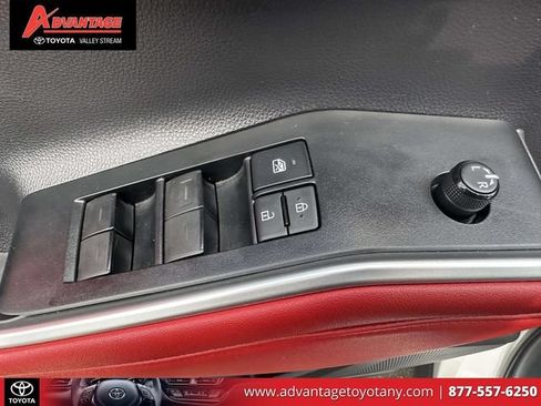 Used 2022 Toyota Highlander XSE FWD image 23