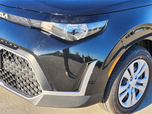 Certified 2025 Kia Soul LX image 9