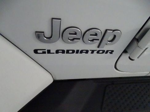 Certified 2021 Jeep Gladiator Overland w/ Popular Equipment Package image 22