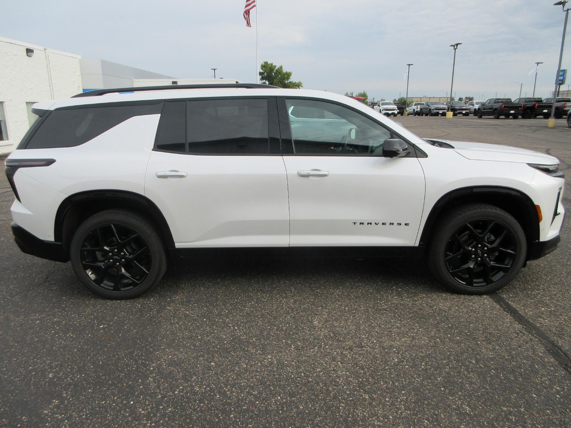 Certified 2024 Chevrolet Traverse RS w/ LPO, Floor Liner Package AWD/4WD image 4