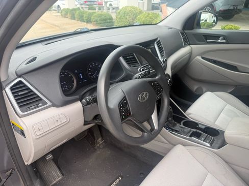 Used 2016 Hyundai Tucson SE w/ Option Group 02 FWD image 3