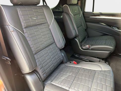 Used 2026 Cadillac Escalade ESV Platinum Sport w/ LPO, ONYX Package AWD/4WD image 27