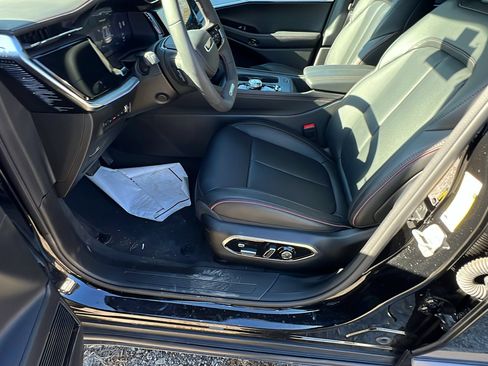 Used 2024 Jeep Wagoneer Launch Edition image 16