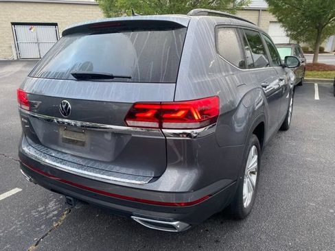 Used 2023 Volkswagen Atlas SE w/ Panoramic Sunroof Package FWD image 4