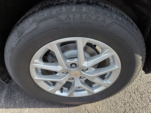 Used 2024 Chevrolet Equinox LT image 11