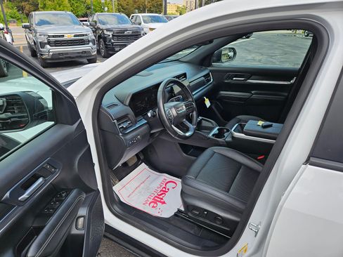 Used 2026 GMC Terrain Elevation w/ Elevation Premium Package AWD/4WD image 4