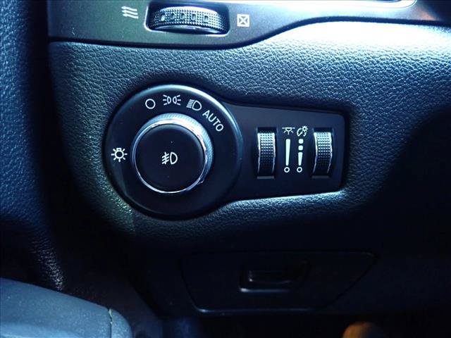 Used 2020 Jeep Cherokee Trailhawk w/ Cold Weather Group AWD/4WD image 24