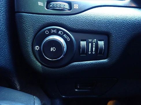 Used 2020 Jeep Cherokee Trailhawk w/ Cold Weather Group AWD/4WD image 24