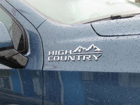 New 2025 Chevrolet Suburban High Country image 8