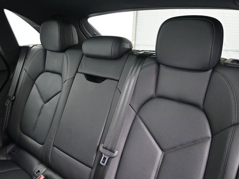 Used 2021 Porsche Macan S image 6