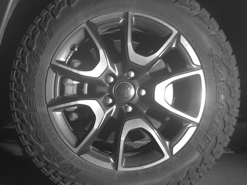 Used 2025 Jeep Compass Trailhawk image 12