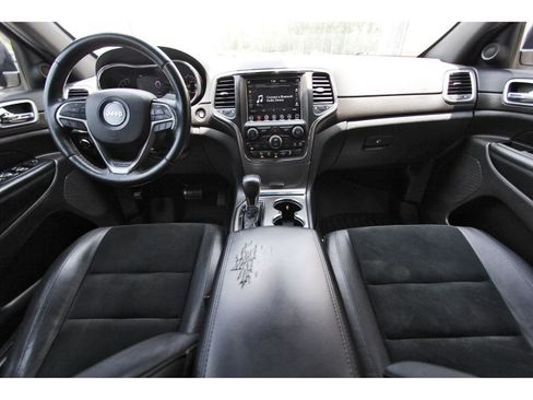 Used 2018 Jeep Grand Cherokee Altitude AWD/4WD image 10