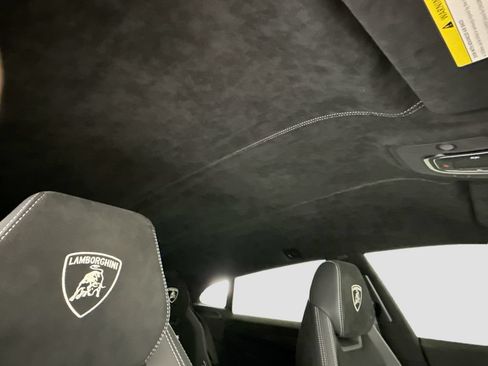 Used 2024 Lamborghini Urus Performante AWD/4WD image 17