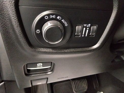 Used 2024 Jeep Grand Cherokee L Laredo image 18