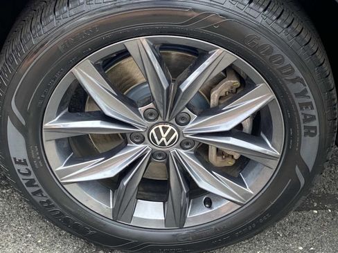 Used 2023 Volkswagen Tiguan SE AWD/4WD image 28