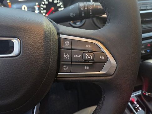 Used 2024 Jeep Compass Latitude w/ Sun and Sound Group image 9