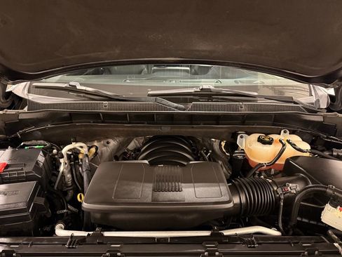 Used 2022 Chevrolet Suburban LT w/ Luxury Package image 11