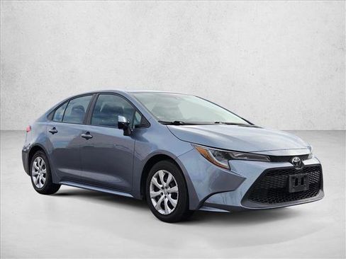 Used 2022 Toyota Corolla LE image 3