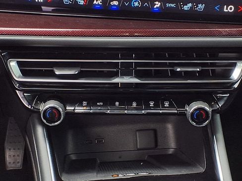 Used 2024 Chevrolet Traverse RS image 15