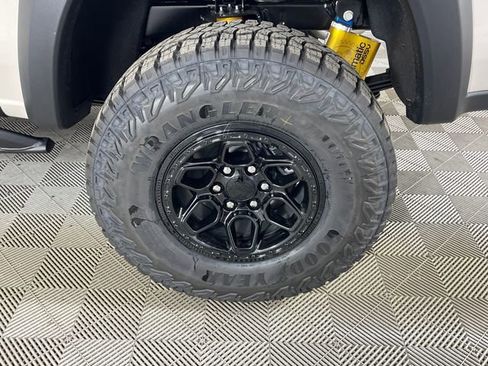 New 2026 Chevrolet Colorado ZR2 w/ ZR2 Bison Edition AWD/4WD image 13