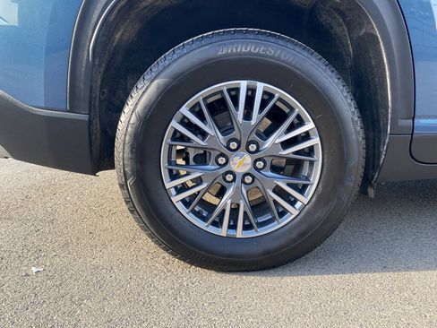 Used 2025 Chevrolet Traverse LT image 7