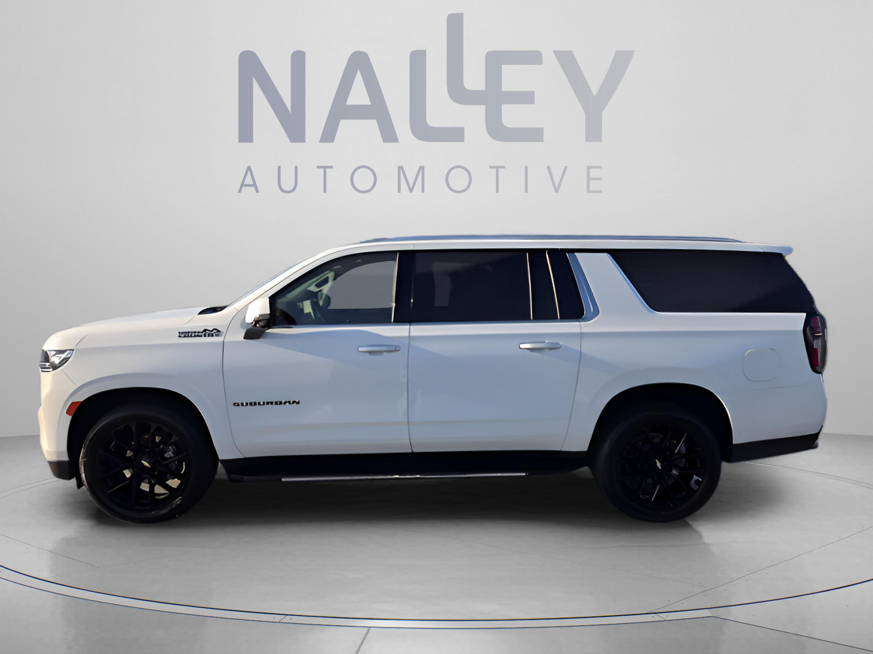 Used 2022 Chevrolet Suburban High Country RWD image 2
