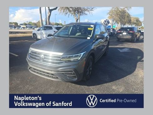 Used 2022 Volkswagen Tiguan SE image 1