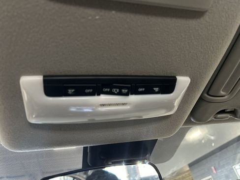 New 2025 Nissan Versa SR w/ Trunk Package image 17