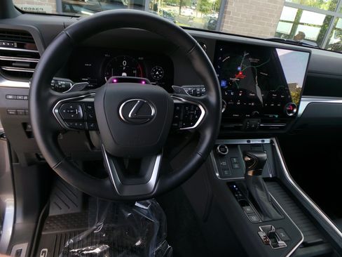 Used 2025 Lexus GX 550 w/ Cold Area Package AWD/4WD image 34