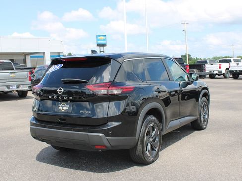 Used 2024 Nissan Rogue SV AWD/4WD image 9
