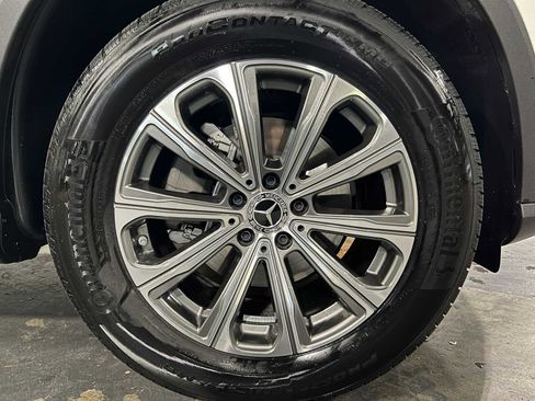 Certified 2025 Mercedes-Benz GLC 300 4MATIC image 9