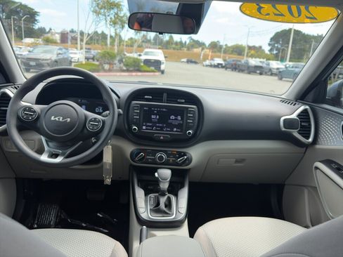 Used 2023 Kia Soul LX FWD image 17