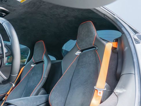 Used 2023 McLaren Artura RWD image 15