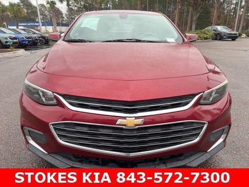 Used 2017 Chevrolet Malibu LT image 3