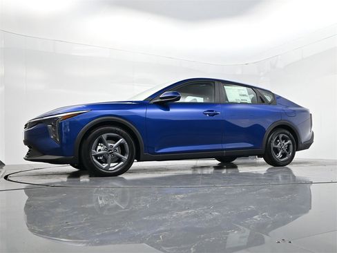 New 2025 Kia K4 LXS image 34