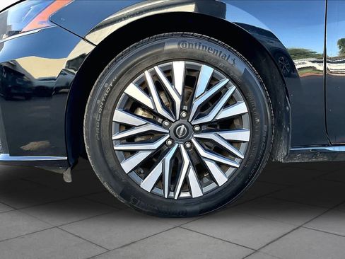 Used 2024 Nissan Altima 2.5 SV FWD image 11