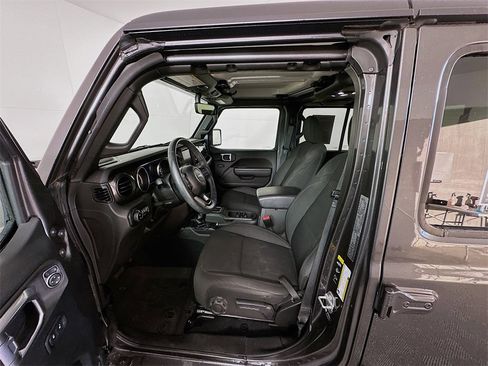 Used 2022 Jeep Gladiator Sport image 21