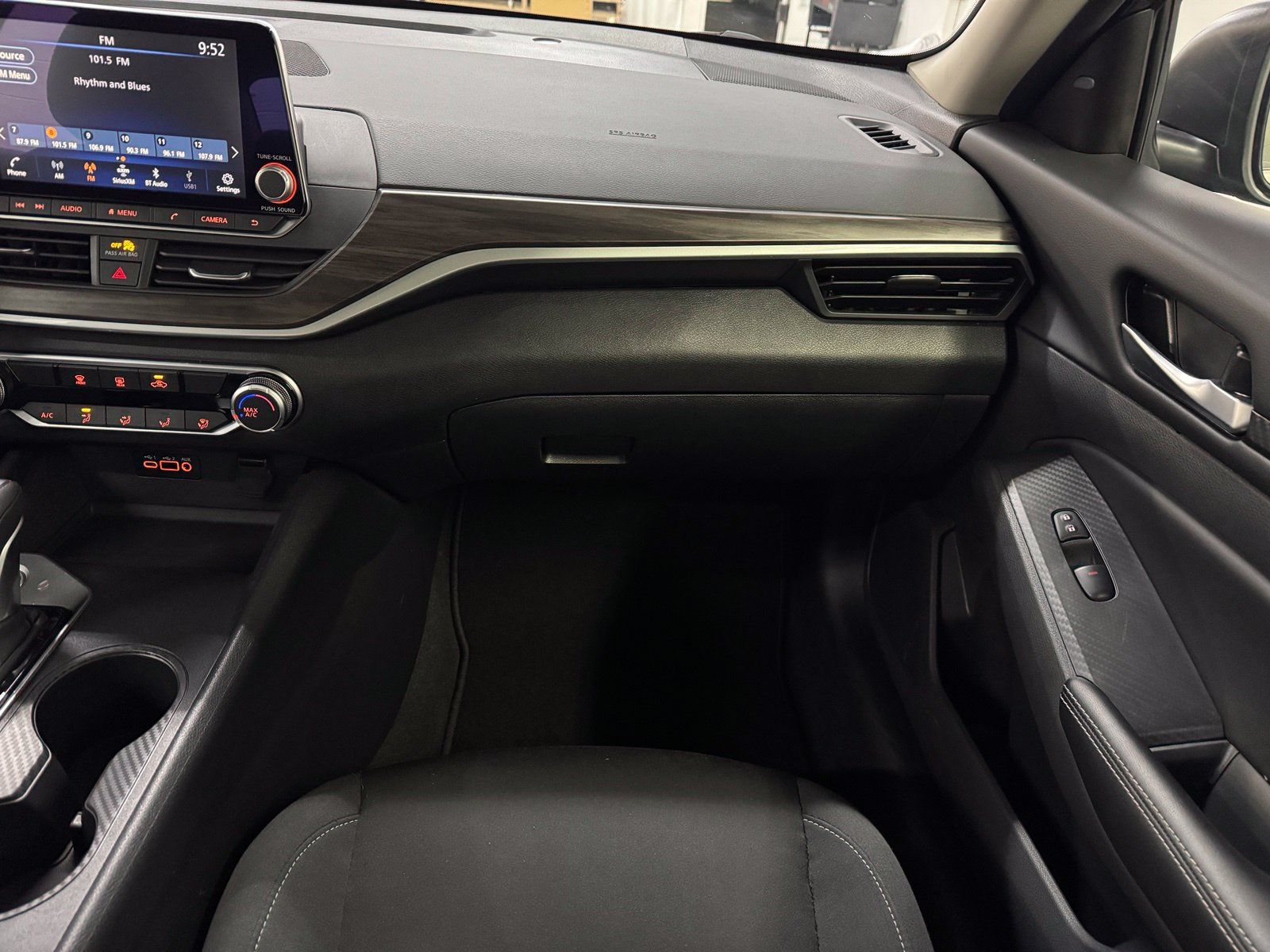 Certified 2025 Nissan Altima 2.5 SV FWD image 18