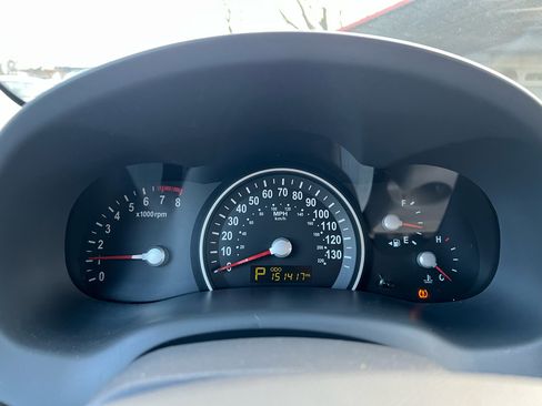 Used 2012 Kia Sedona LX FWD image 11