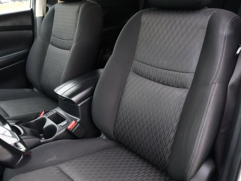 Used 2020 Nissan Rogue SV w/ Premium Package image 13