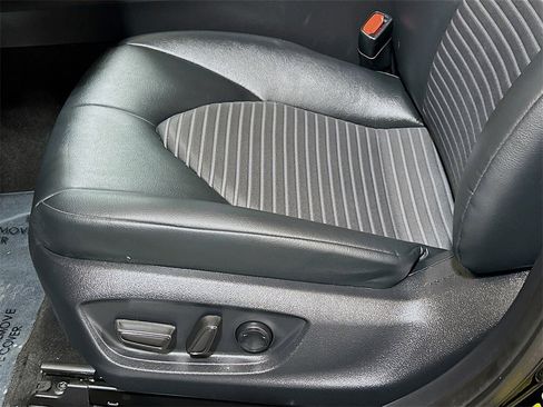 Used 2024 Toyota Camry SE image 16