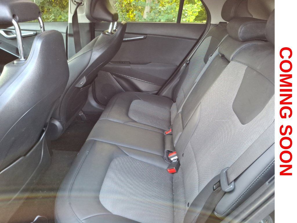 Used 2023 Kia Niro EX Touring FWD image 11
