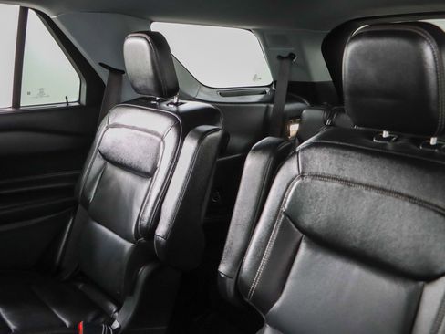 Used 2022 Ford Explorer Limited w/ Equipment Group 301A RWD image 24