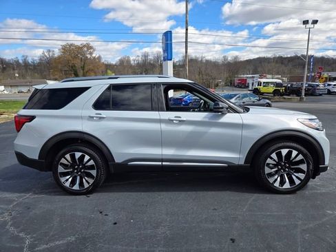 Used 2025 Ford Explorer Platinum w/ LUX Leather Package AWD/4WD image 9