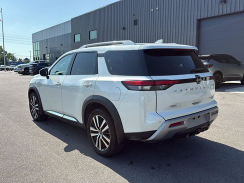 Used 2023 Nissan Pathfinder Platinum AWD/4WD image 5