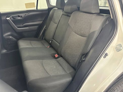 Used 2020 Toyota RAV4 XLE w/ Convenience Package image 11