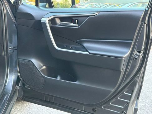 Used 2022 Toyota RAV4 XLE AWD/4WD image 12