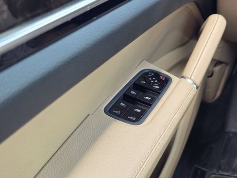 Used 2021 Porsche Cayenne AWD/4WD image 16