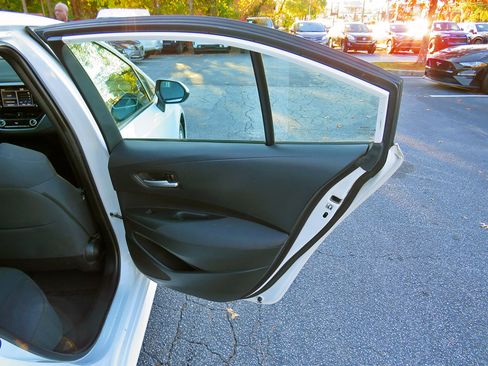 Used 2020 Toyota Corolla LE image 28