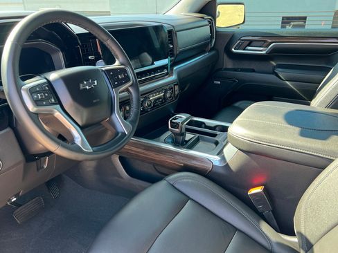 Used 2024 Chevrolet Silverado 1500 LT Trail Boss w/ LT Trail Boss Premium Package AWD/4WD image 16